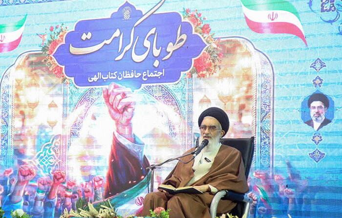 مردم با حضور در خیابان‌ها پا روی گلوی ترامپ قمارباز گذاشته‌اند