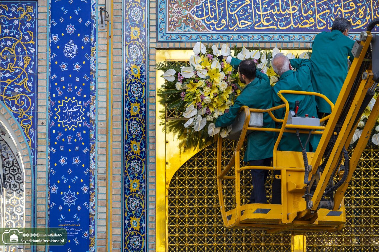 Photos/Le sanctuaire radieux de l’Imam Reza (AS) se pare de fleurs en hommage à sa naissance bénie