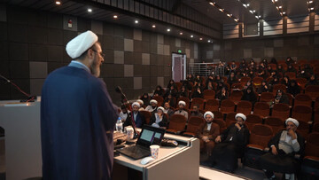 تصاویر/ برگزاری دوره توانمندسازی کنشگری فضای مجازی برای مبلغان مدارس تهران در ایوان ری