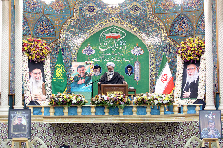 تصاویر/ مراسم گرامیداشت دریابان شهید تنگسیری در حرم مطهر حضرت فاطمه معصومه سلام الله علیها