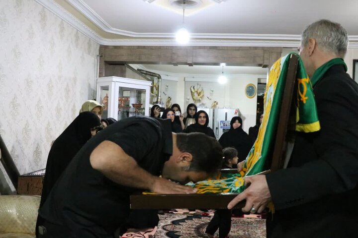 تصاویر/ دیدار خادمان حرم امام رضا با خانواده شهدای جنگ تحمیلی رمضان در ارومیه