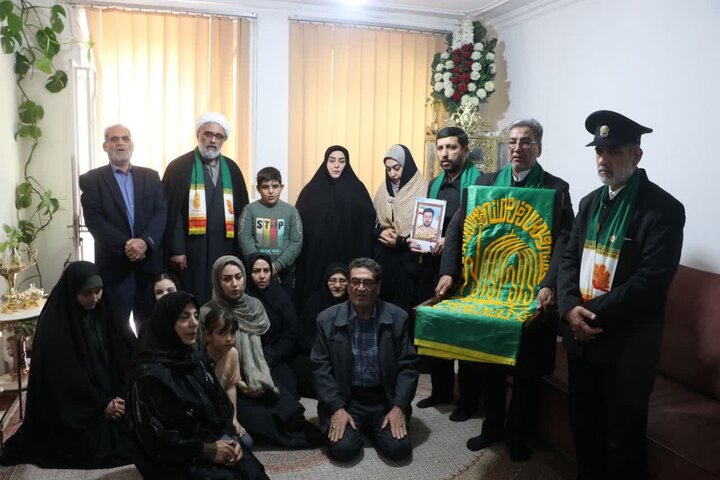 تصاویر/ دیدار خادمان حرم امام رضا با خانواده شهدای جنگ تحمیلی رمضان در ارومیه