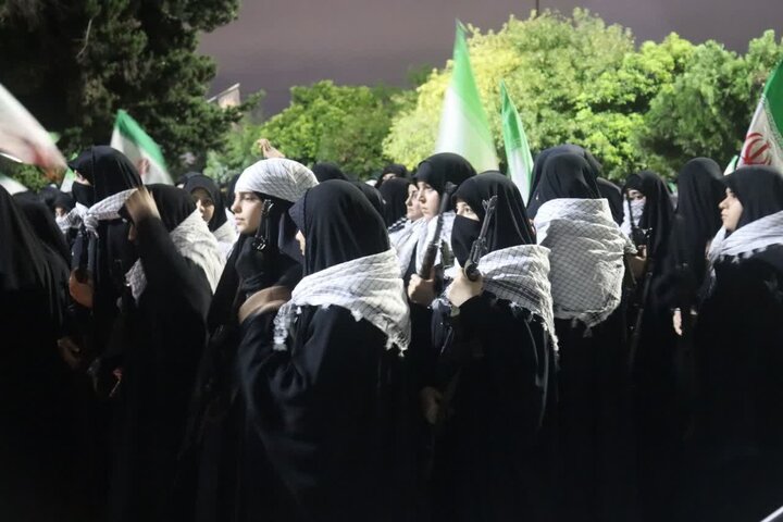 فیلم و تصاویر/ قدرت نمایی گردان کوثر سپاه ناحیه آمل در رژه باشکوه هفتم اردیبهشت