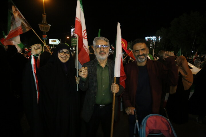 تصاویر / پنجاه‌ وهشتمین شب حماسه حضور اصفهانی‌ها در خیابان‌ها و میدان‌های شهر