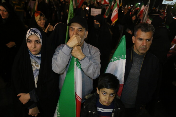 تصاویر / پنجاه‌ وهشتمین شب حماسه حضور اصفهانی‌ها در خیابان‌ها و میدان‌های شهر