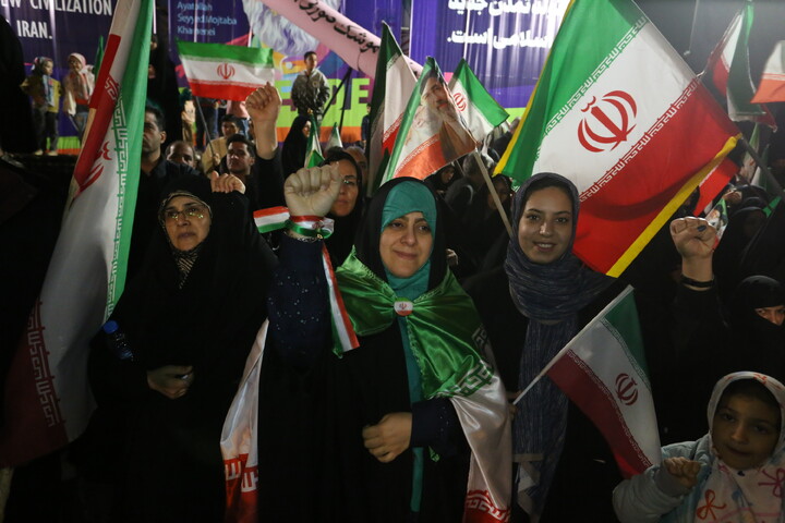 تصاویر / پنجاه‌ وهشتمین شب حماسه حضور اصفهانی‌ها در خیابان‌ها و میدان‌های شهر