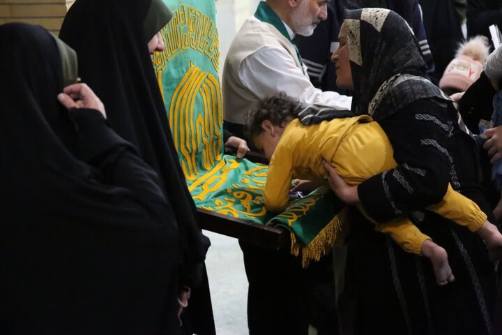 تصاویر / آیین استقبال از از پرچم مقدس حرم مطهر امام رضا علیه السلام در اسدآباد