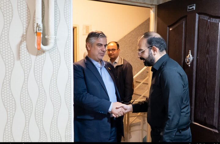 تصاویر/تجلیل استاندار مرکزی از خانواده شهید والامقام «محمدتقی کمانی»