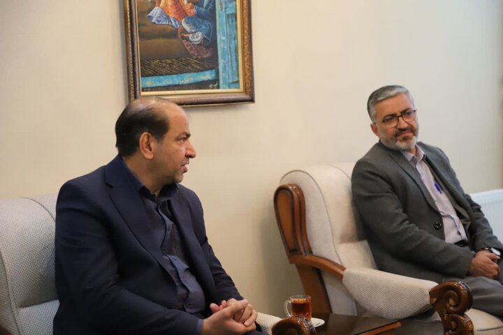 تصاویر/دیدار استاندار مرکزی با خانواده  شهید ناو سروان مهندس محمد جعفری از شهدای جنگ رمضان