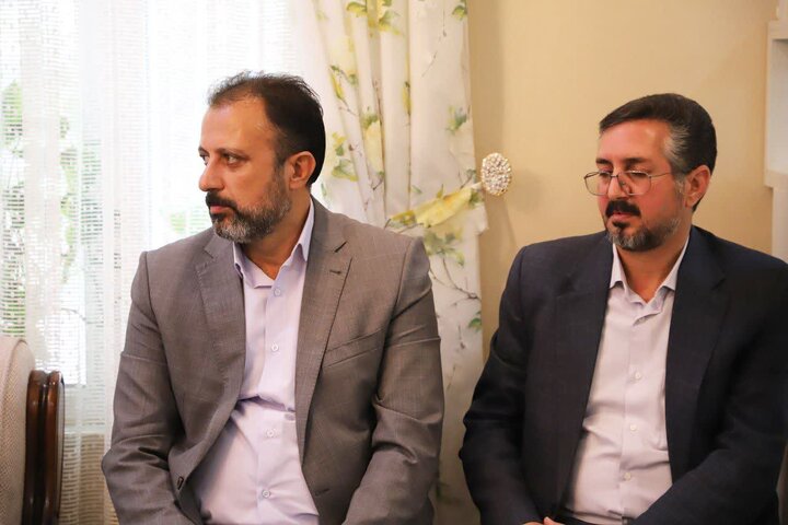 تصاویر/دیدار استاندار مرکزی با خانواده  شهید ناو سروان مهندس محمد جعفری از شهدای جنگ رمضان