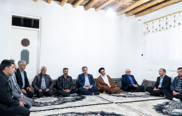تصاویر/دیدار استاندار مرکزی با خانواده شهید سرباز «محمدمهدی امانی»
