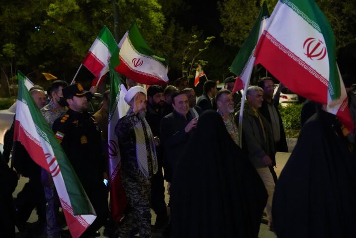 تصاویر / اجتماع مردم استان قزوین در ایستگاه پنجاه وهشت