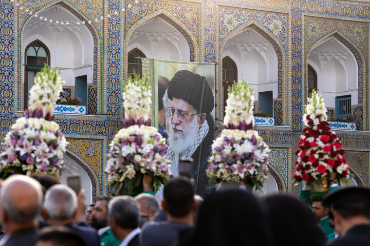 تصاویر/ گل‌آرایی ضریح مطهر رضوی در آستانه ولادت امام رضا (علیه‌السلام)