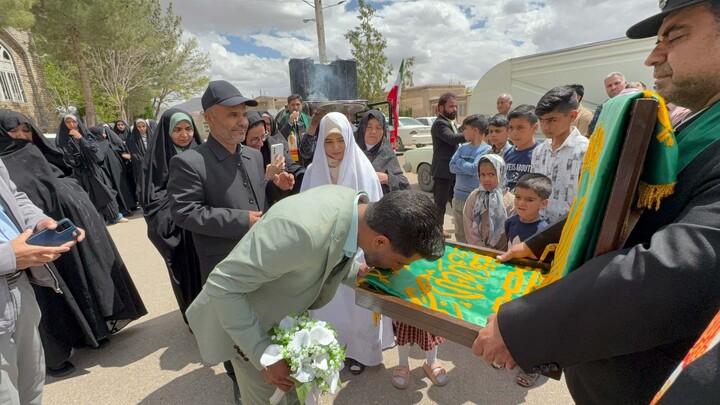تصاویر| کاروان زیر آسمان خورشید در امامزاده داوود به همراه ازدواج یک زوج جوان