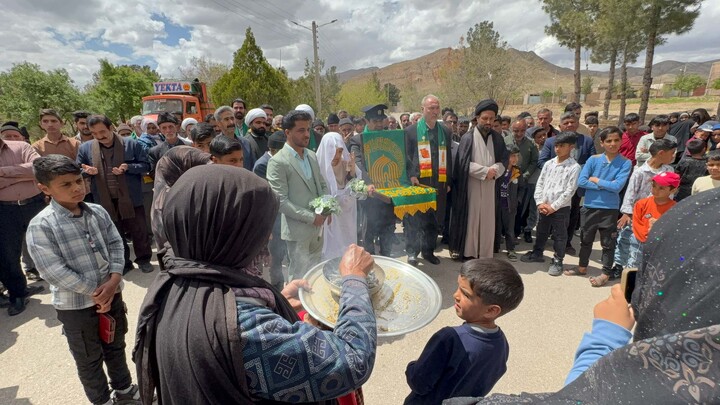 تصاویر| کاروان زیر آسمان خورشید در امامزاده داوود به همراه ازدواج یک زوج جوان