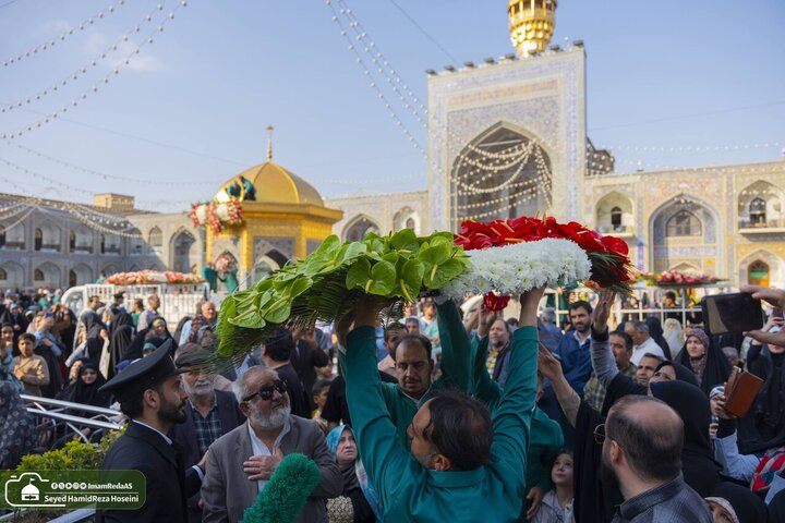 Photos/Le sanctuaire radieux de l’Imam Reza se pare de fleurs en hommage à sa naissance bénie