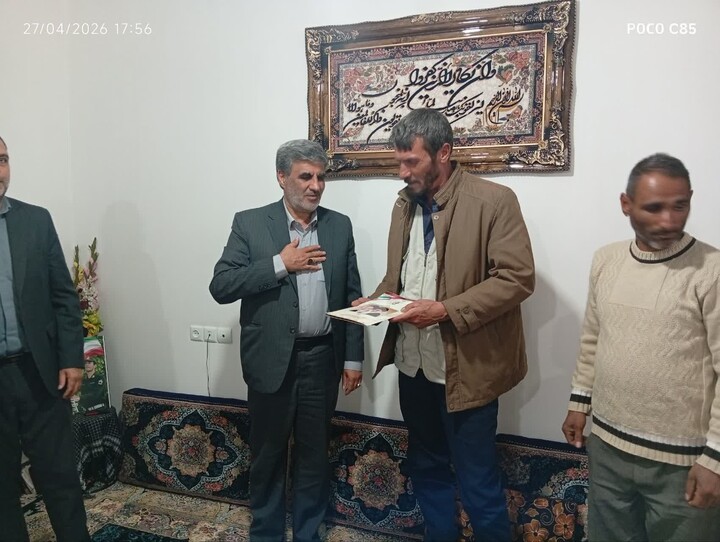تصاویر / تجلیل امام رزن از شهدای جنگ رمضان شهرستان