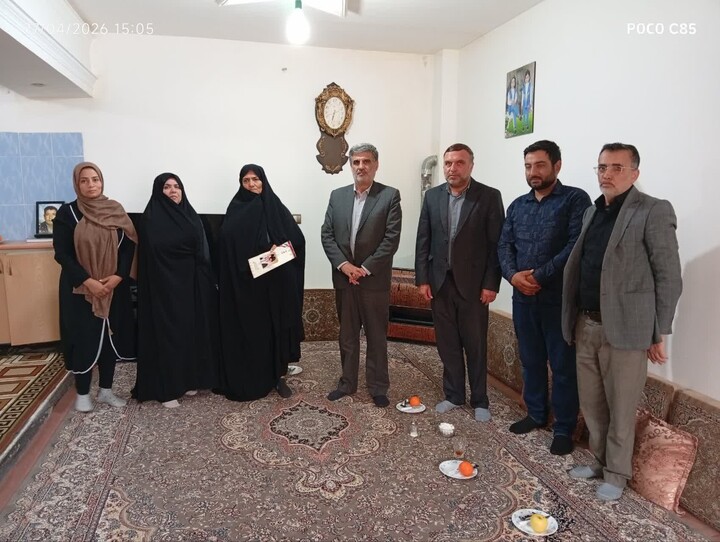 تصاویر / تجلیل امام رزن از شهدای جنگ رمضان شهرستان