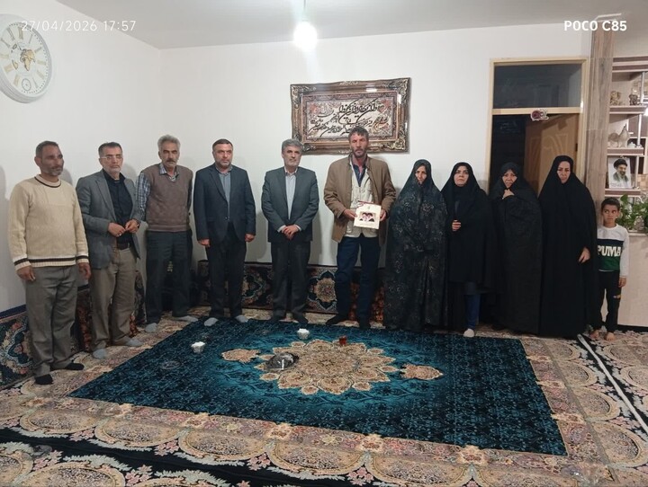 تصاویر / تجلیل امام رزن از شهدای جنگ رمضان شهرستان
