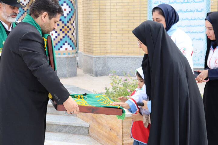 تصاویر/ غبارروبی قبور شهدای گمنام دیّر با حضور خدام رضوی