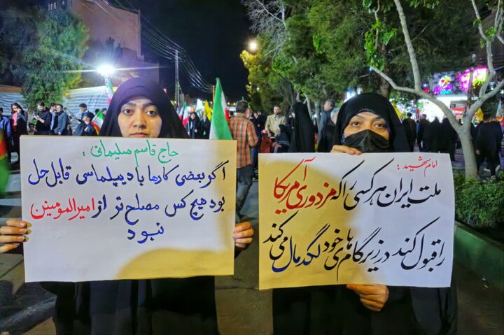 تصاویر/ حضور خانوادگی در تجمعات خروش ملت و دست نوشته‌های همراه آنان