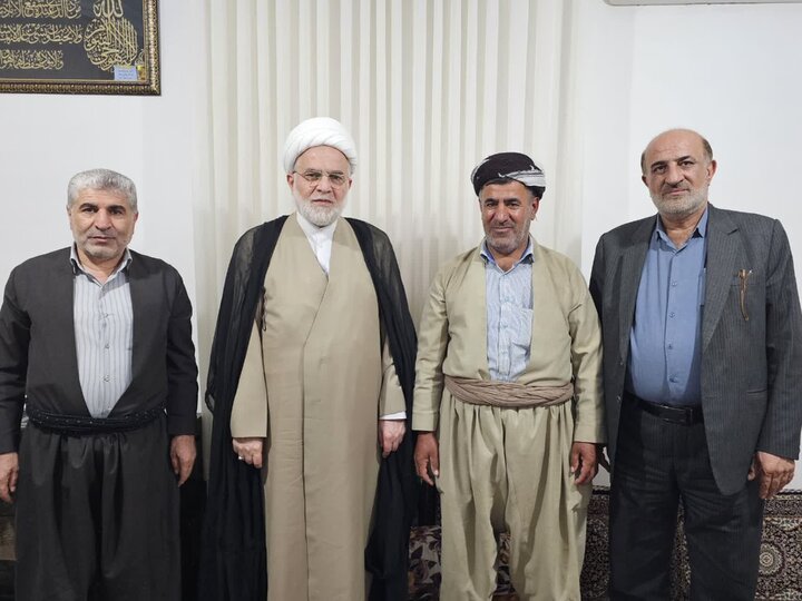 تصاویر/ دیدار نماینده ولی فقیه در کردستان با روحانیون سنندج