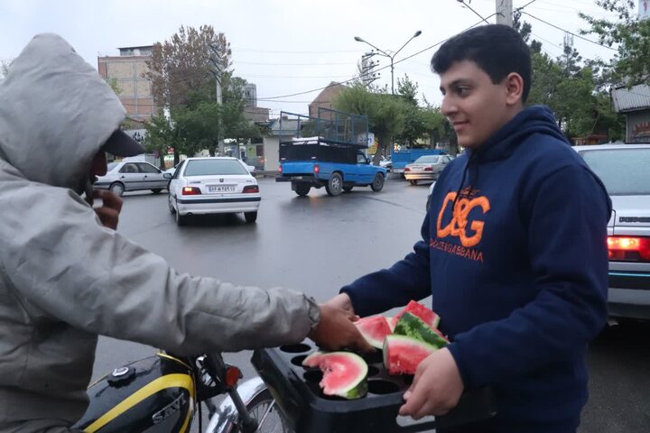 تصاویر/ فعالیت موکب مدرسه علمیه امام خامنه ای ارومیه در شب میلاد با سعادت امام رضا (ع)