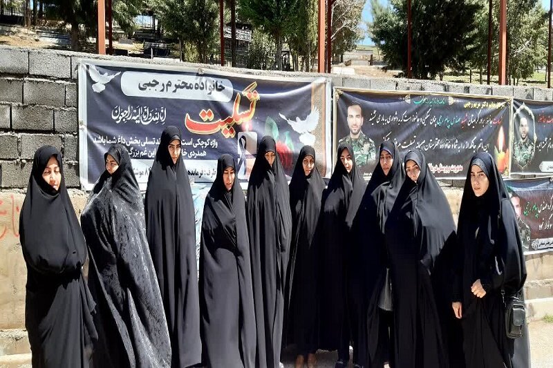 تجلیل از خانواده شهید رجبی در هرسین، با محوریت پویش «لبیک به پیام مقام معظم رهبری»+عکس