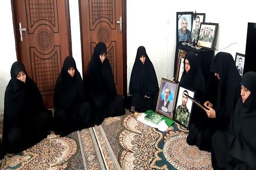 تجلیل از خانواده شهید رجبی در هرسین، با محوریت پویش «لبیک به پیام مقام معظم رهبری»+عکس