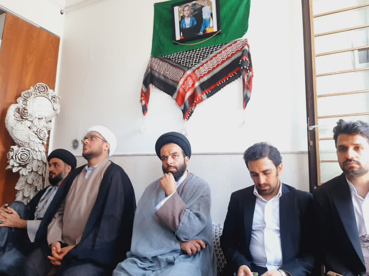 دیدار مدیر حوزه  علمیه کاشان با خانواده دانش‌آموز شهید آرمین زمانی