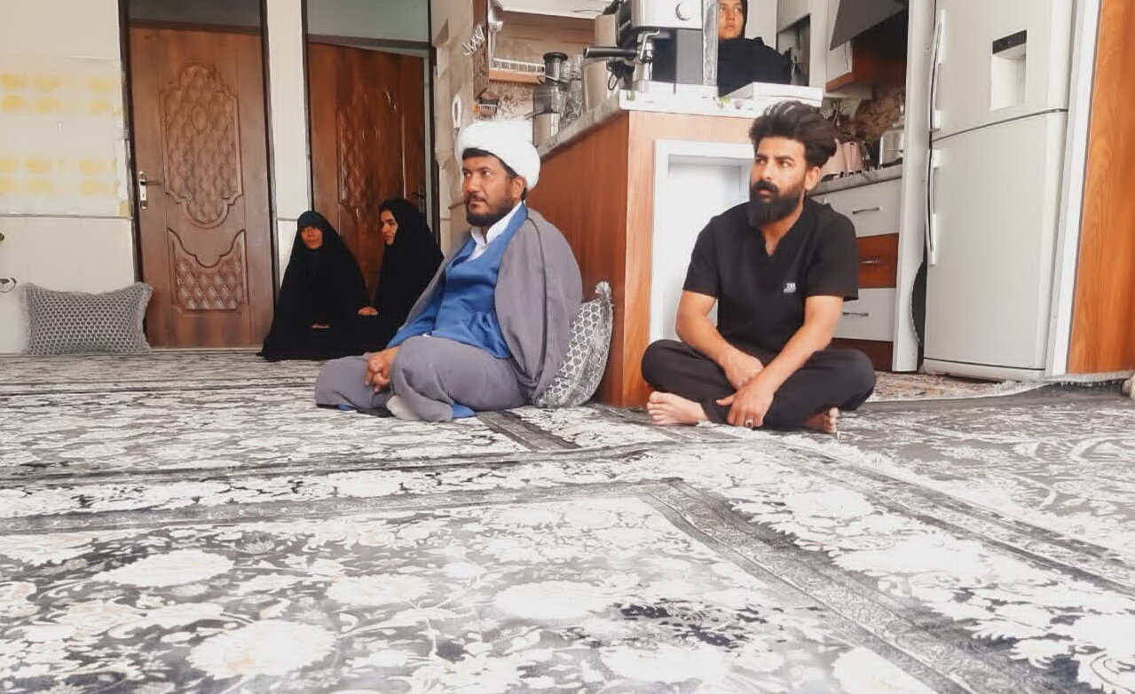 دیدار مدیر حوزه  علمیه کاشان با خانواده دانش‌آموز شهید آرمین زمانی