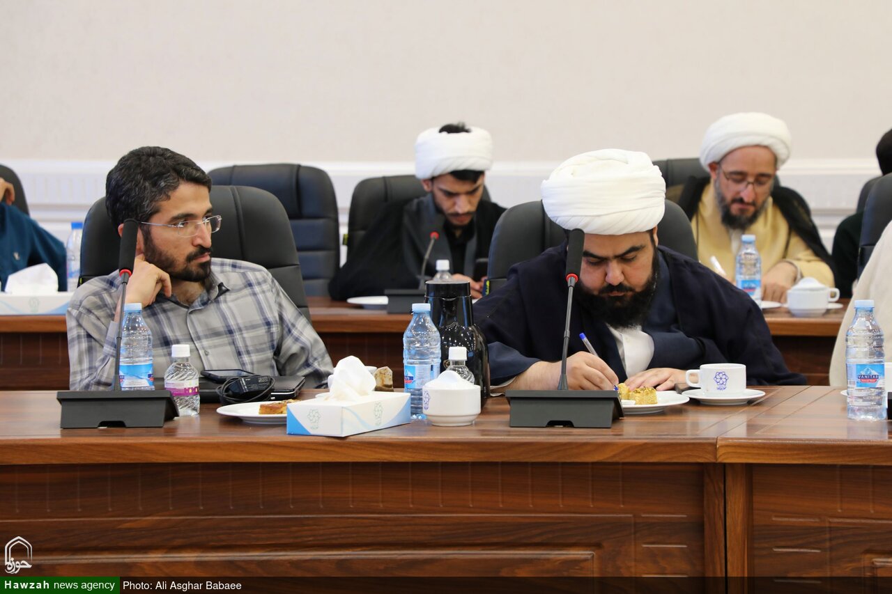 برگزاری جلسه تبیینی با حضور طلاب مجاهد در عرصه جهاد تبیین+ تصاویر