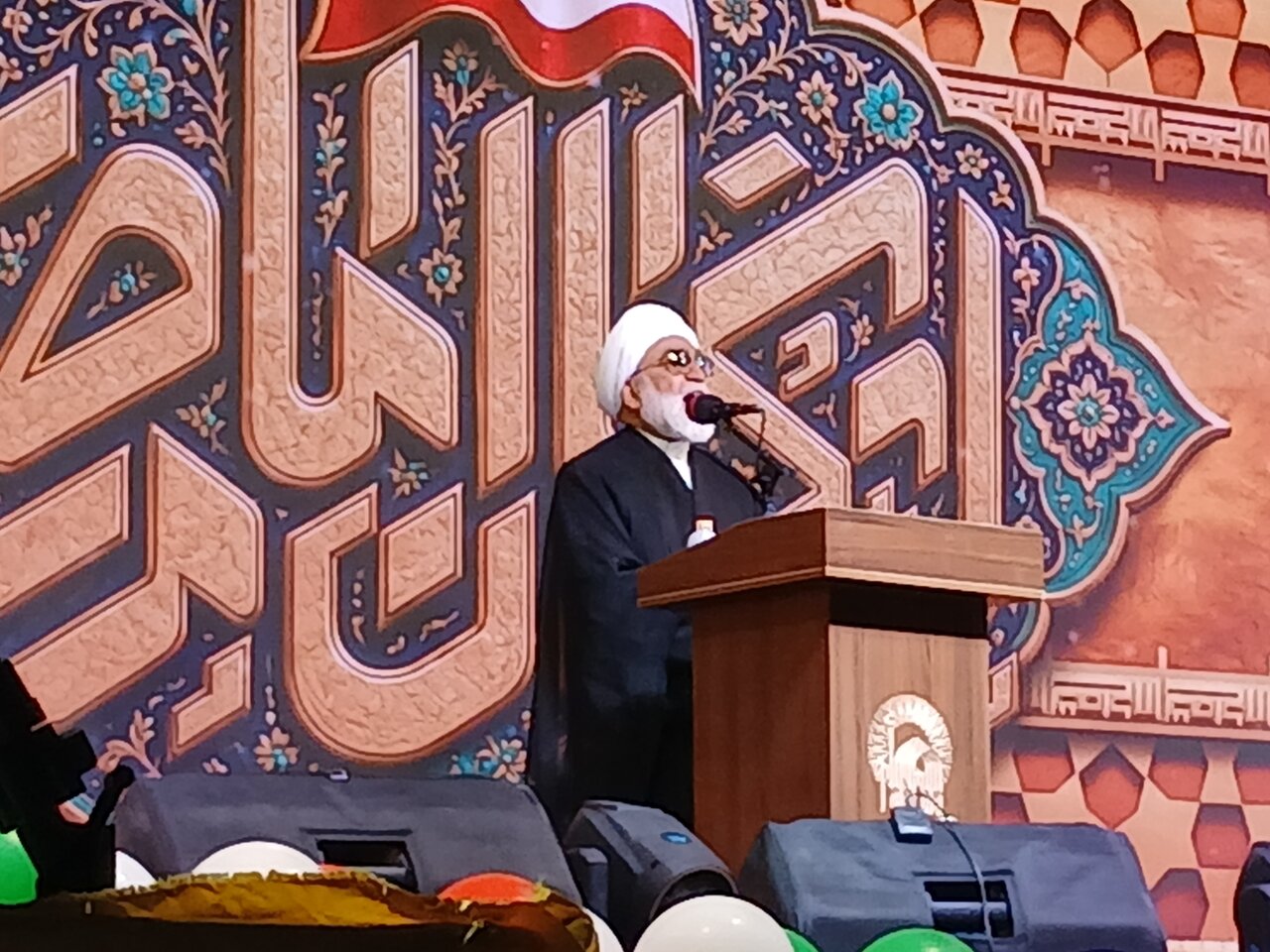 محبت به امام رضا(ع) با بی‌تفاوتی نسبت به مشکلات مردم سازگار نیست