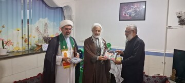تصاویر/ دیدار خادمان امام رضا(ع) با خانواده شهید دانیال احسانی‌فرد