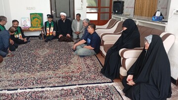 تصاویر/  حضور خادمین رضوی در منزل شهید مهدی جوهری از شهدای جنگ تحمیلی ۱۲روزه