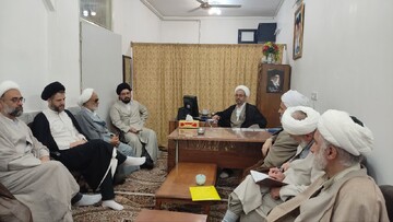 تصاویر/ نشست هم‌اندیشی اساتید و کادر مدرسه علمیه آیت‌الله مدنی کاشانی(ره)