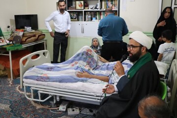 تصاویر/ حضور خدام رضوی در منزل جانباز جنگ رمضان