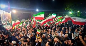 فیلم | پنجاه و نهمین شب تجمع مردم مبعوث شده در میدان امام خمینی ره خرم آباد