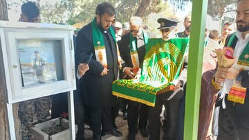تصاویر/ حضور خادمان و پرچم متبرک بارگاه ملکوتی ثامن الحجج، علی بن موسی الرضا (ع) در شهرستان خشکرود