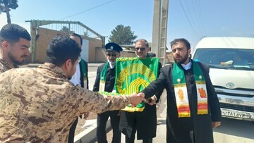 تصاویر/ حضور خادمان بارگاه نورانی امام رضا (ع)در ایست و بازرسی شهرستان زرندیه