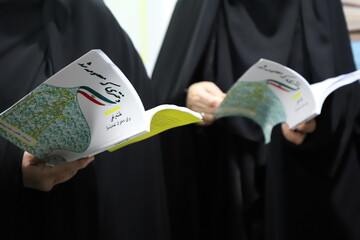 آیین رونمایی کتاب «دختری که معصومه شد» برگزار شد