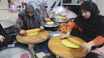 فیلم | پخت ۲۰۰۰ عدد گولاچ توسط بانوان جهادگر سمنان