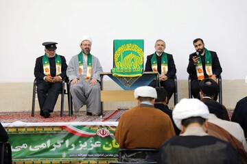 تصاویر/ نشست بصیرتی ویژه مبلغین و مبلغات هجرت و امین شهرستان یزد با حضور خدام حرم مطهر رضوی