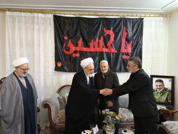 تصاویر/ دیدار آیت‌الله اعرافی با خانواده سپهبد شهید سیدعبدالرحیم موسوی