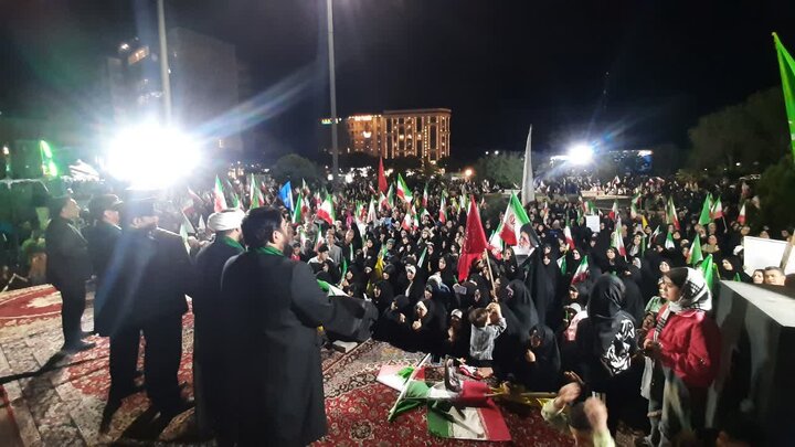 تصاویر:پنجاه ونهمین تجمع شبانه مردم قمضربا حضورکاروان زیرسایه خورشید
