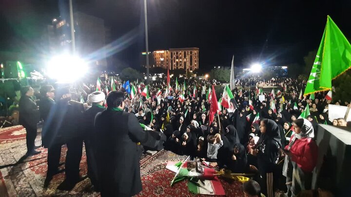 تصاویر:پنجاه ونهمین تجمع شبانه مردم قمضربا حضورکاروان زیرسایه خورشید