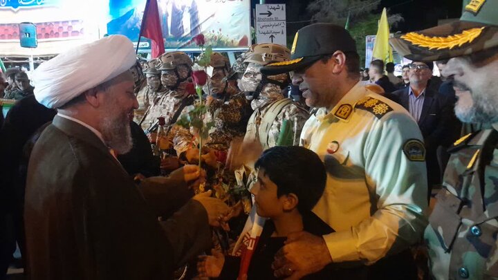 تصاویر:پثجاه و نهمین اجتماع شبانه مردم آران وبیدگل در دفاع از وطن