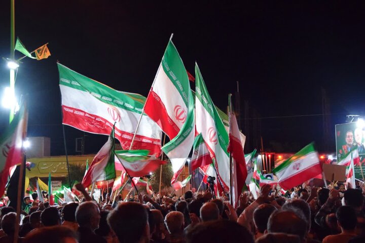 تصاویر:پثجاه و نهمین اجتماع شبانه مردم آران وبیدگل در دفاع از وطن