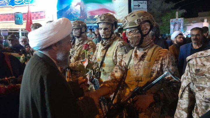 تصاویر:پثجاه و نهمین اجتماع شبانه مردم آران وبیدگل در دفاع از وطن