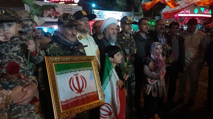 تصاویر:پثجاه و نهمین اجتماع شبانه مردم آران وبیدگل در دفاع از وطن